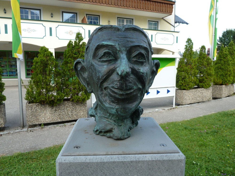 Standort des Geburtshauses von Theo Lingen in Hannover, hier das nach dem Krieg neu aufgebaute Eckhaus Von Hans Georg Pfannmüller - Nachlass des Urhebers, CC BY-SA 3.0 de, https://commons.wikimedia.org/w/index.php?curid=19101278